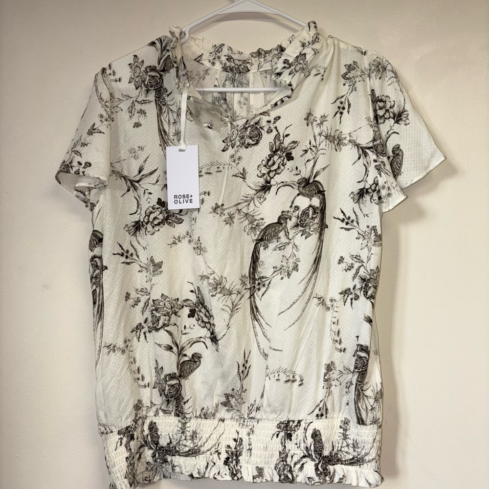 Rose & Olive Black and White Ruffled Short Sleeve Blouse